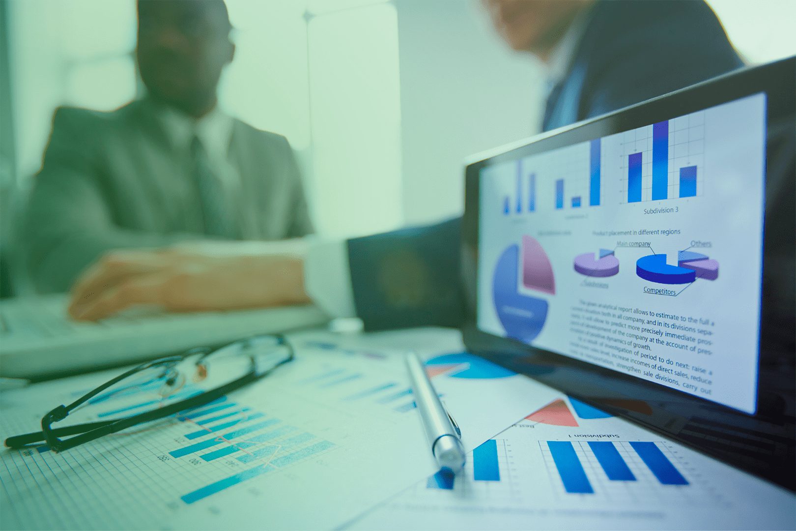 Benchmark de pré-venda no Brasil: 30 atividades por dia, 23% de conversão em inbound e no-show de até 20%