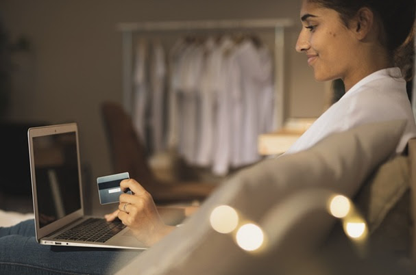 O cliente brasileiro aceita a IA no atendimento, mas 55% se incomodam com a falta de gente e 51% temem pelos dados