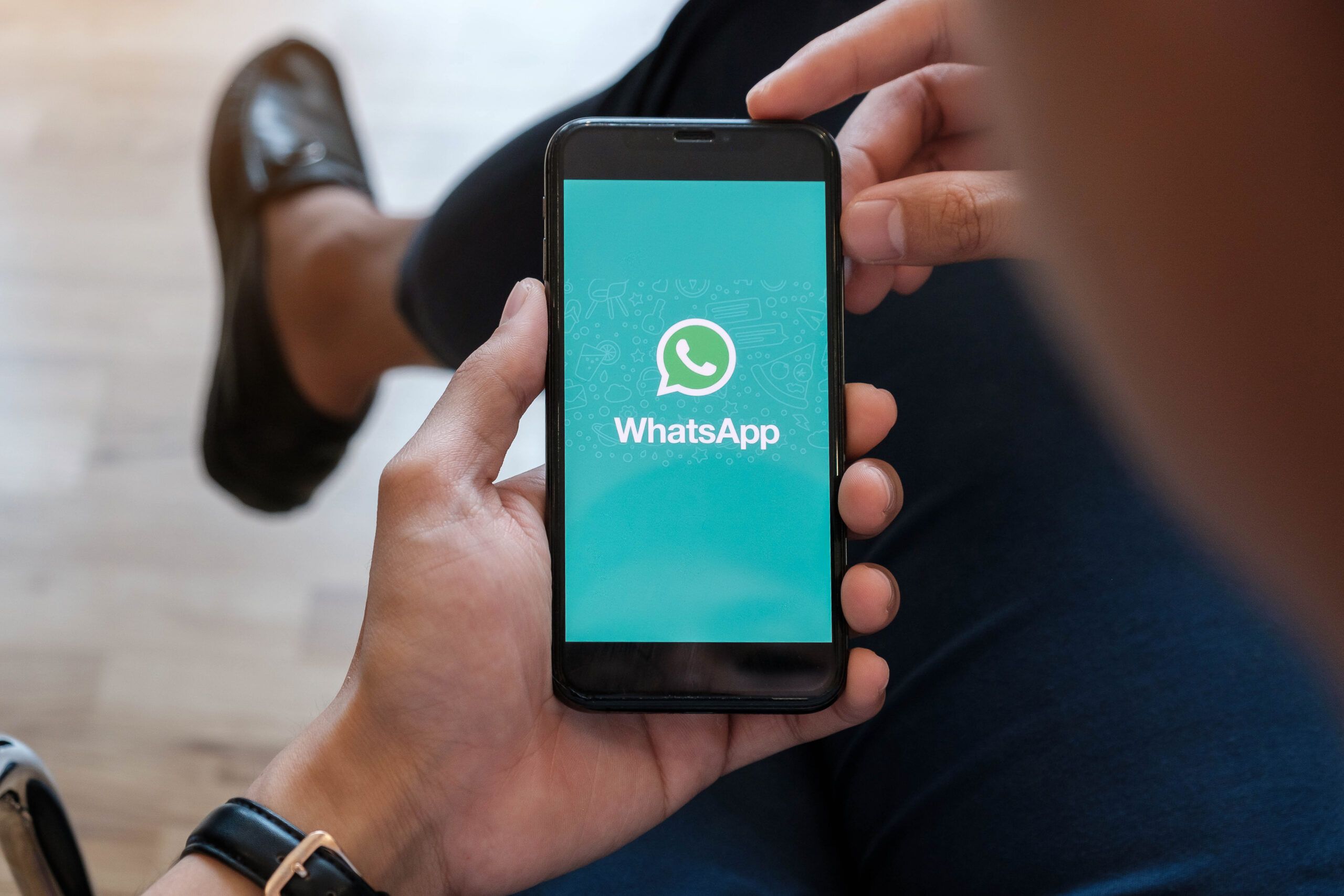 Análise da Ollow com 5,4 milhões de mensagens aponta taxa de resposta de 81,3% no WhatsApp comercial